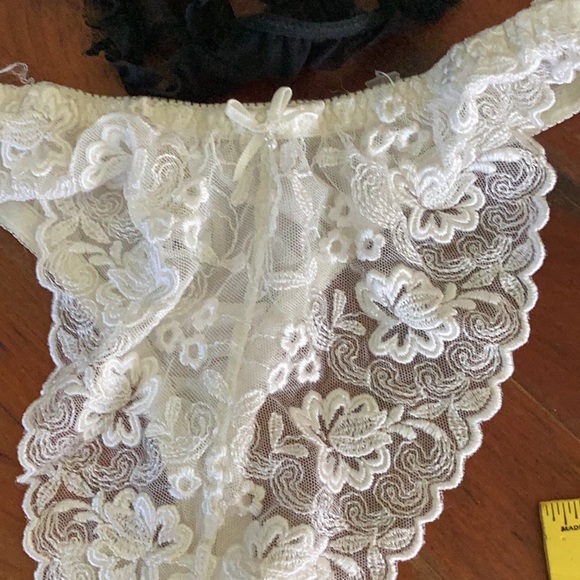 👰‍♀️ RARE VINTAGE 1970’s/80’s Satin & LACE WEDDING DRESS Tiers of Satin - Picture 13 of 16